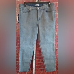 𝑺𝒐𝒇𝒊𝒂 𝑱𝒆𝒂𝒏𝒔 𝑴𝒊𝒅 𝑹𝒊𝒔𝒆 𝑺𝒌𝒊𝒏𝒏𝒚 𝑨𝒏𝒌𝒍𝒆